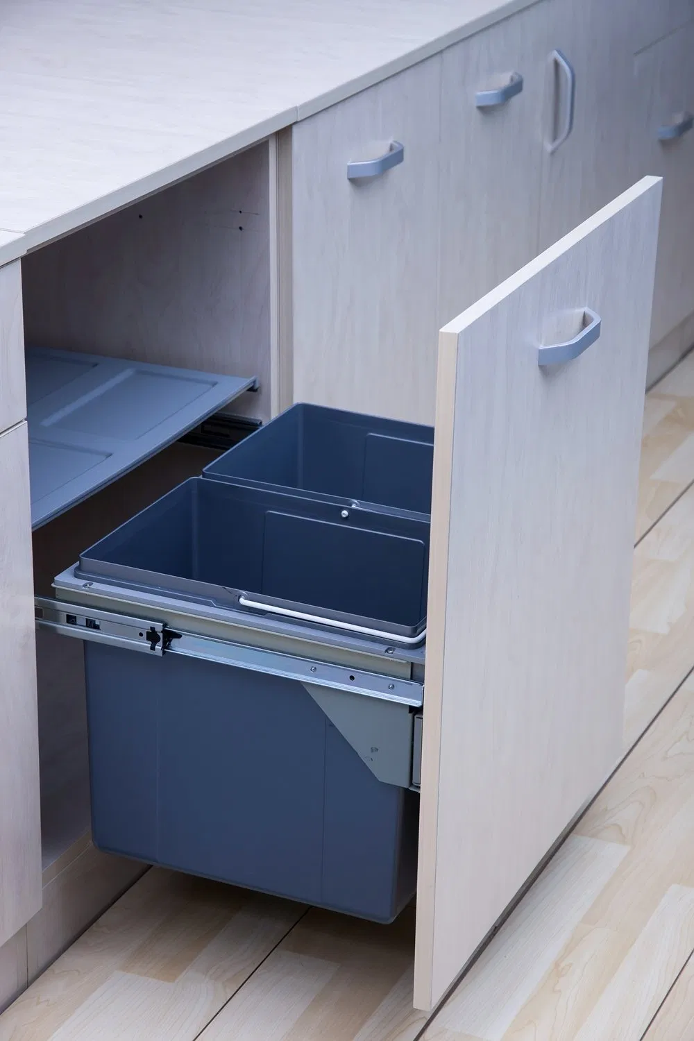 Встроенная кухонная урна Tekey с мягким закрытием