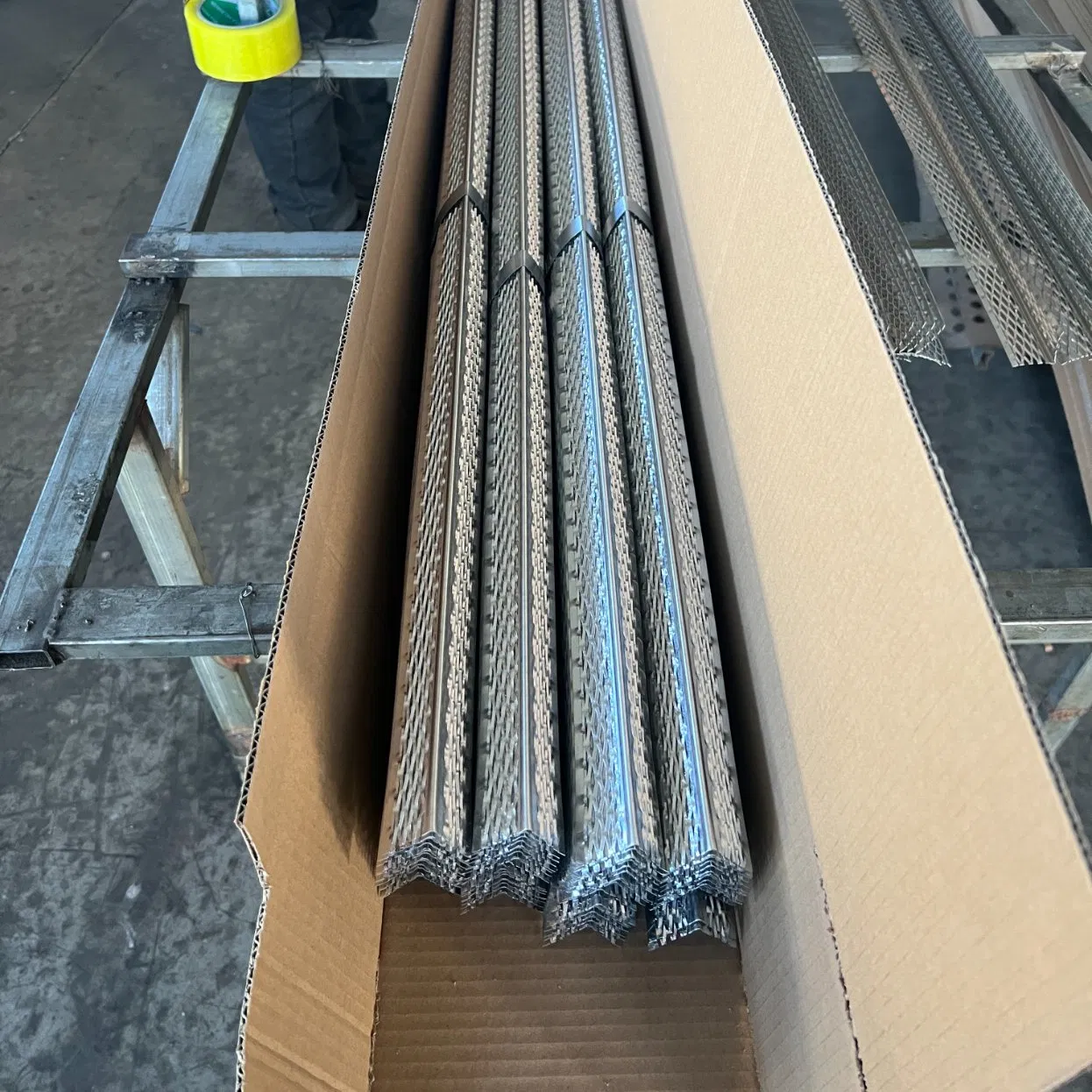 High Quality Expanded Metal Angle Bead Aluminum Corner Bead for Plastering