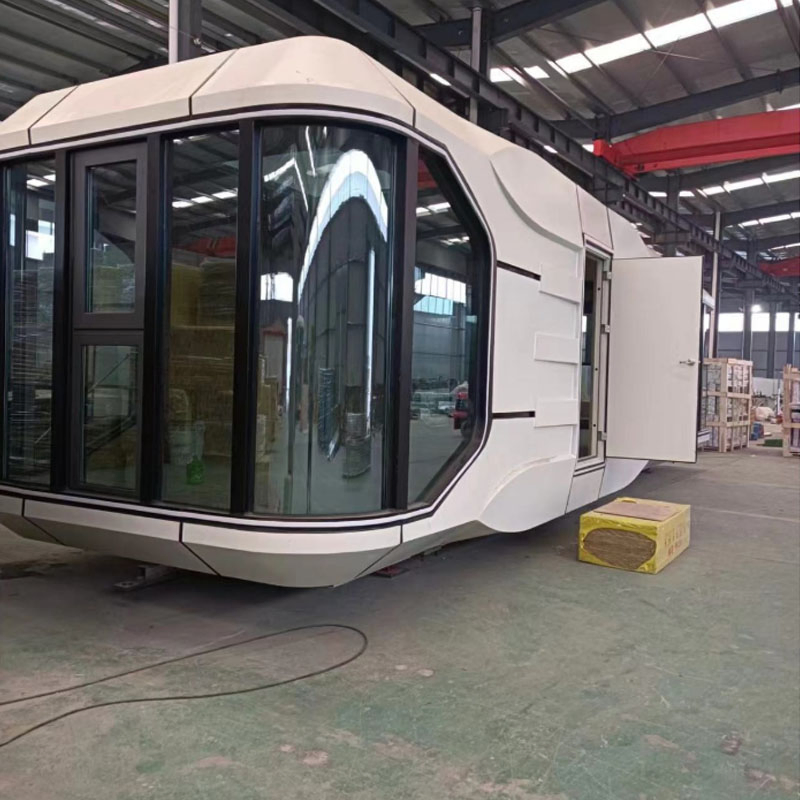 Popular Modern Galvanized Steel Frame Luxury Prefabricated Small Resort Space Capsule