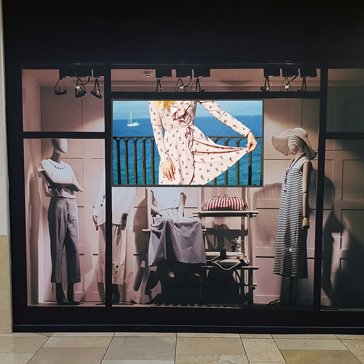 55-дюймовый ультратонкий LCD монитор для рекламы