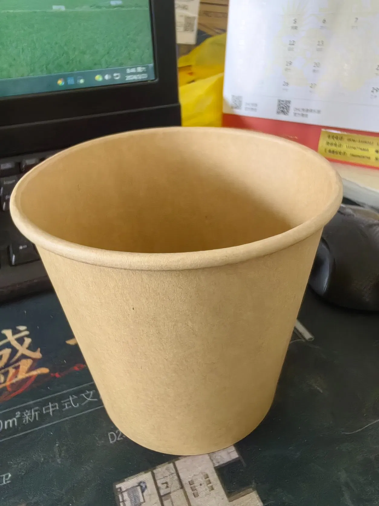 Disposable White Kraft Paper Salad Bowl with Lid