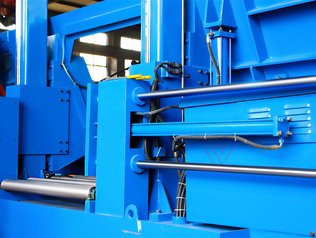 Ленточная пила по металлу гидравлическая 11 кВт GB4280