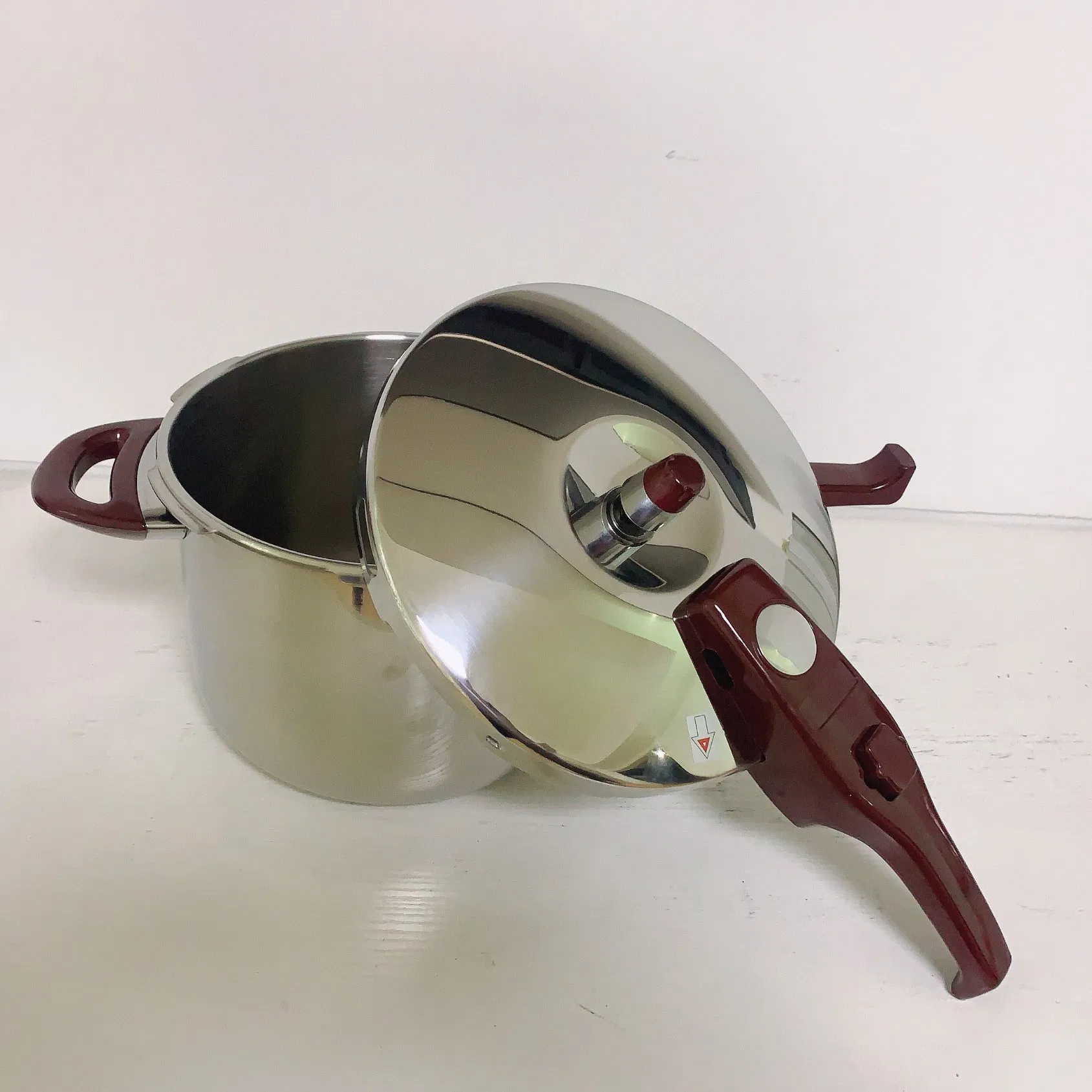 Мультифункциональная индукционная скороварка 4-6 л