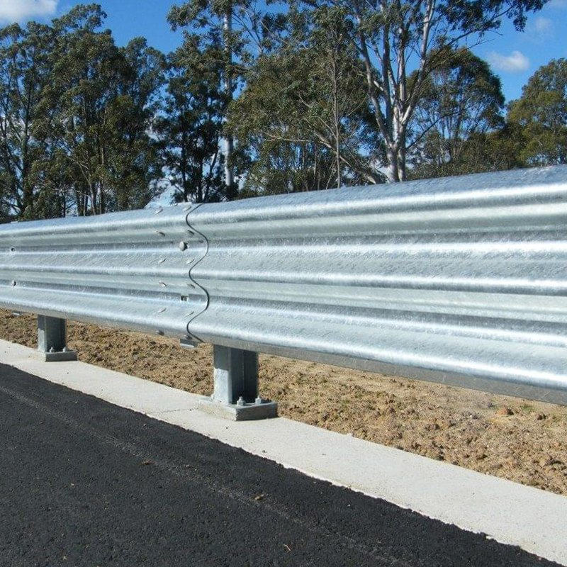 Galvanized Steel Thrie Beam Expressway Crash Barrier
