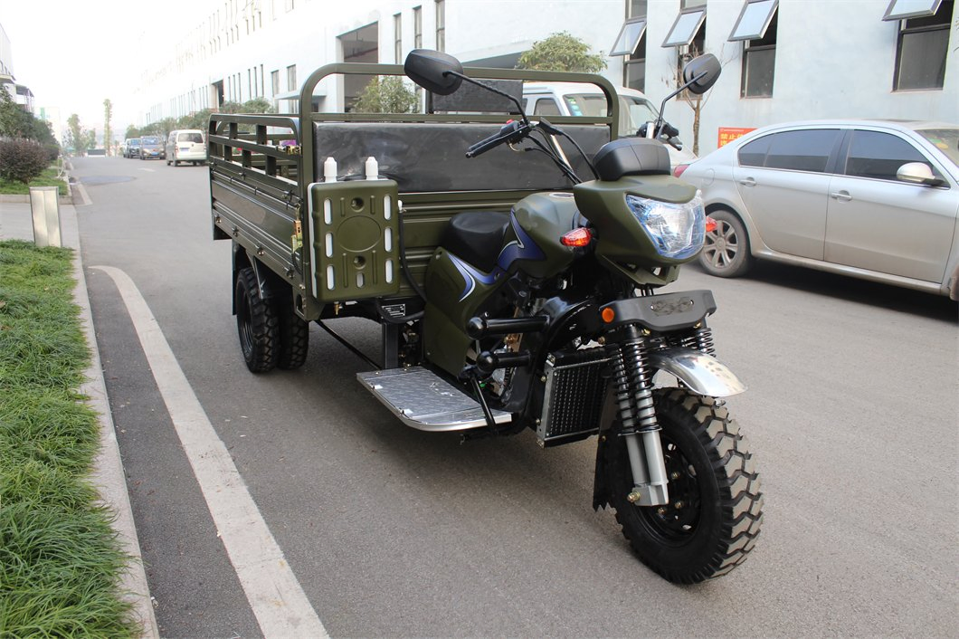 Грузовой трицикл 150cc с кабиной и фарами
