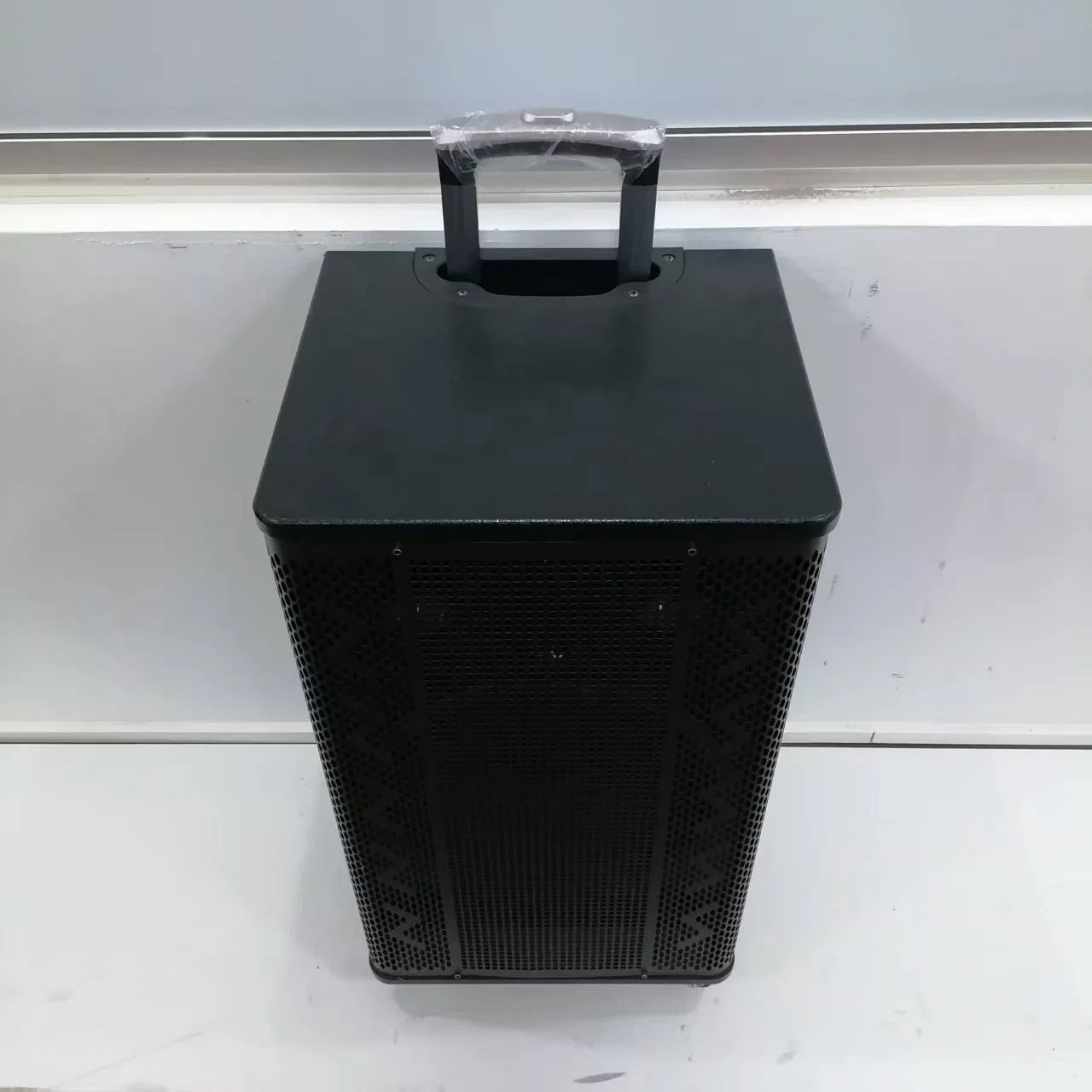 15-дюймовая Bluetooth-колонка на тележке в деревянном корпусе