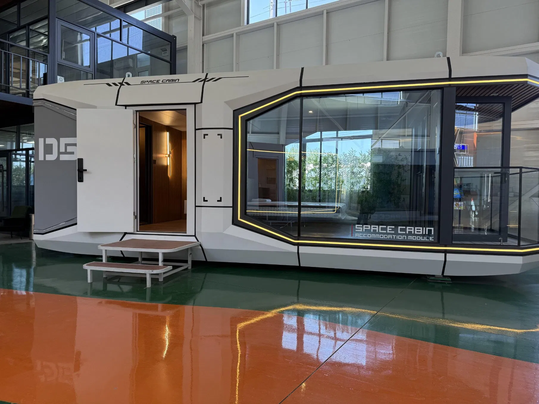 Mobile 8.5m Space Capsule House Prefab Capsule House for Hotel Office