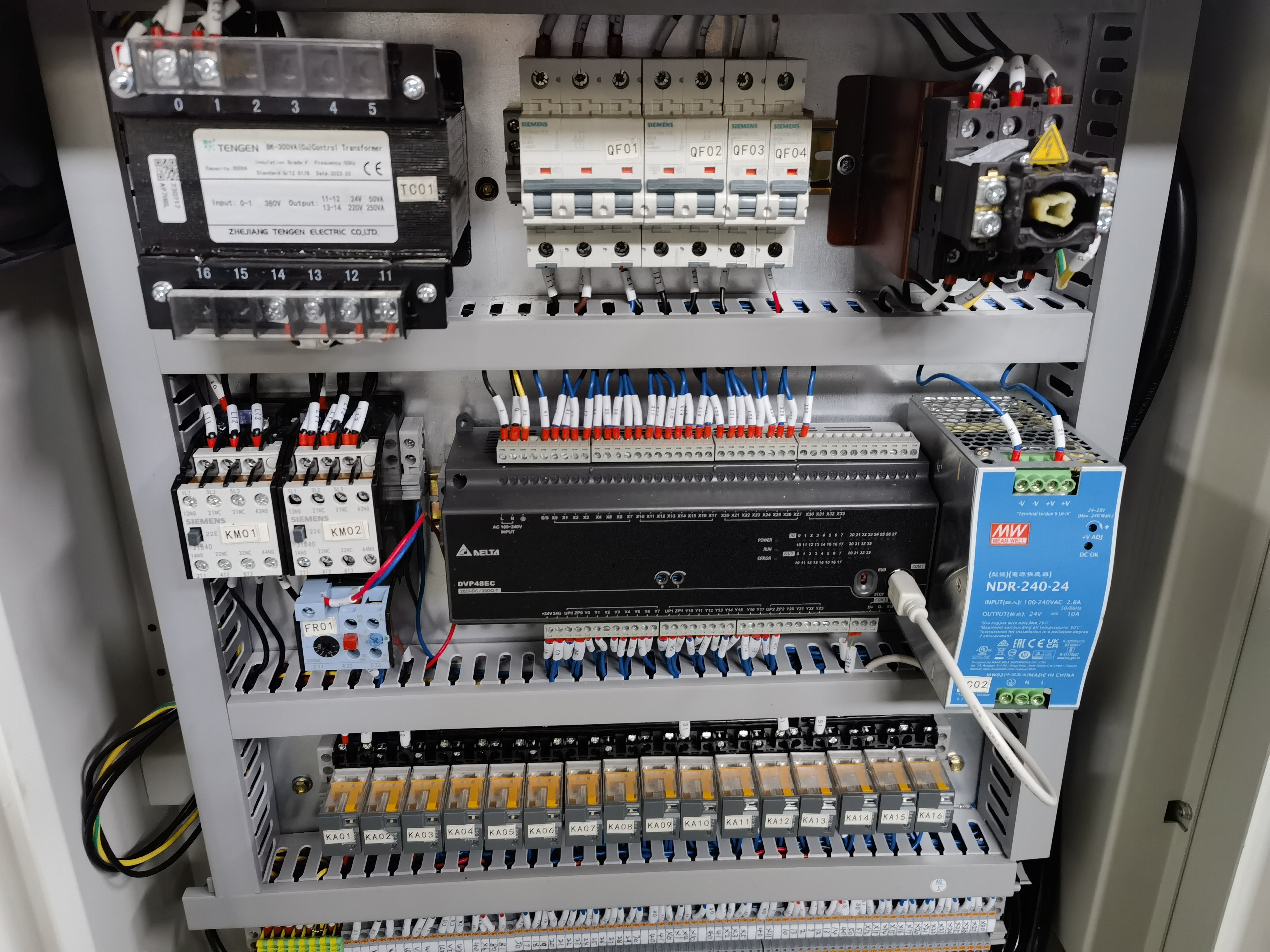 Станок ленточнопильный горизонтальный автоматический 430B