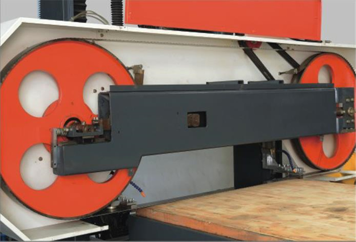 Станок ленточнопильный горизонтальный по дереву