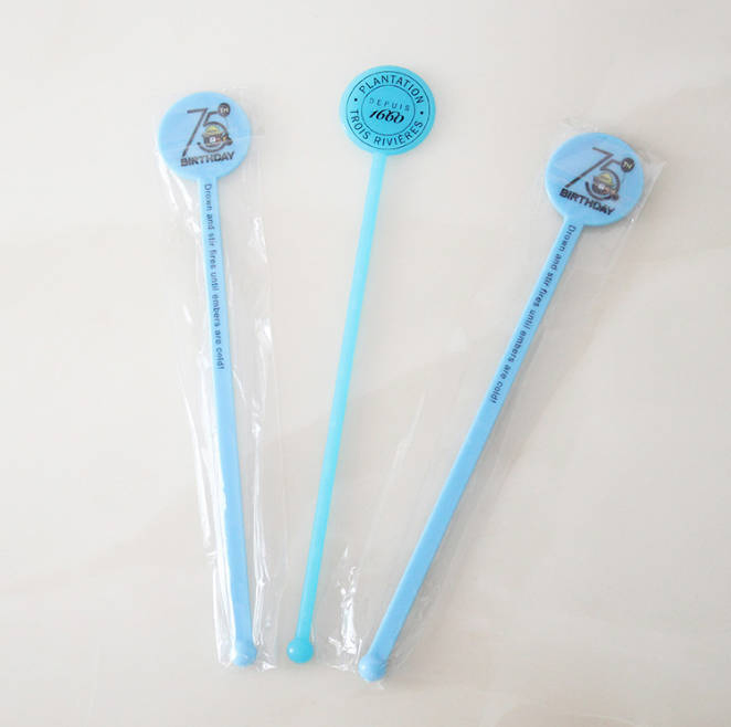 Пластиковый стикер для напитков с логотипом