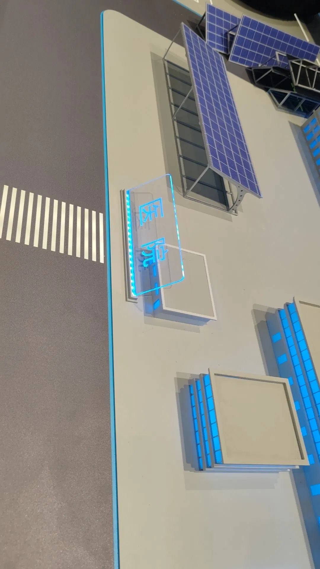 Production of Scaled Models for Industrial Equipment and Customization of Building Models