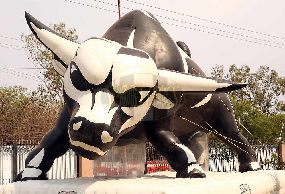 Boyi Event Decoration Inflatable Bull Animal Golden Ox for Advertising