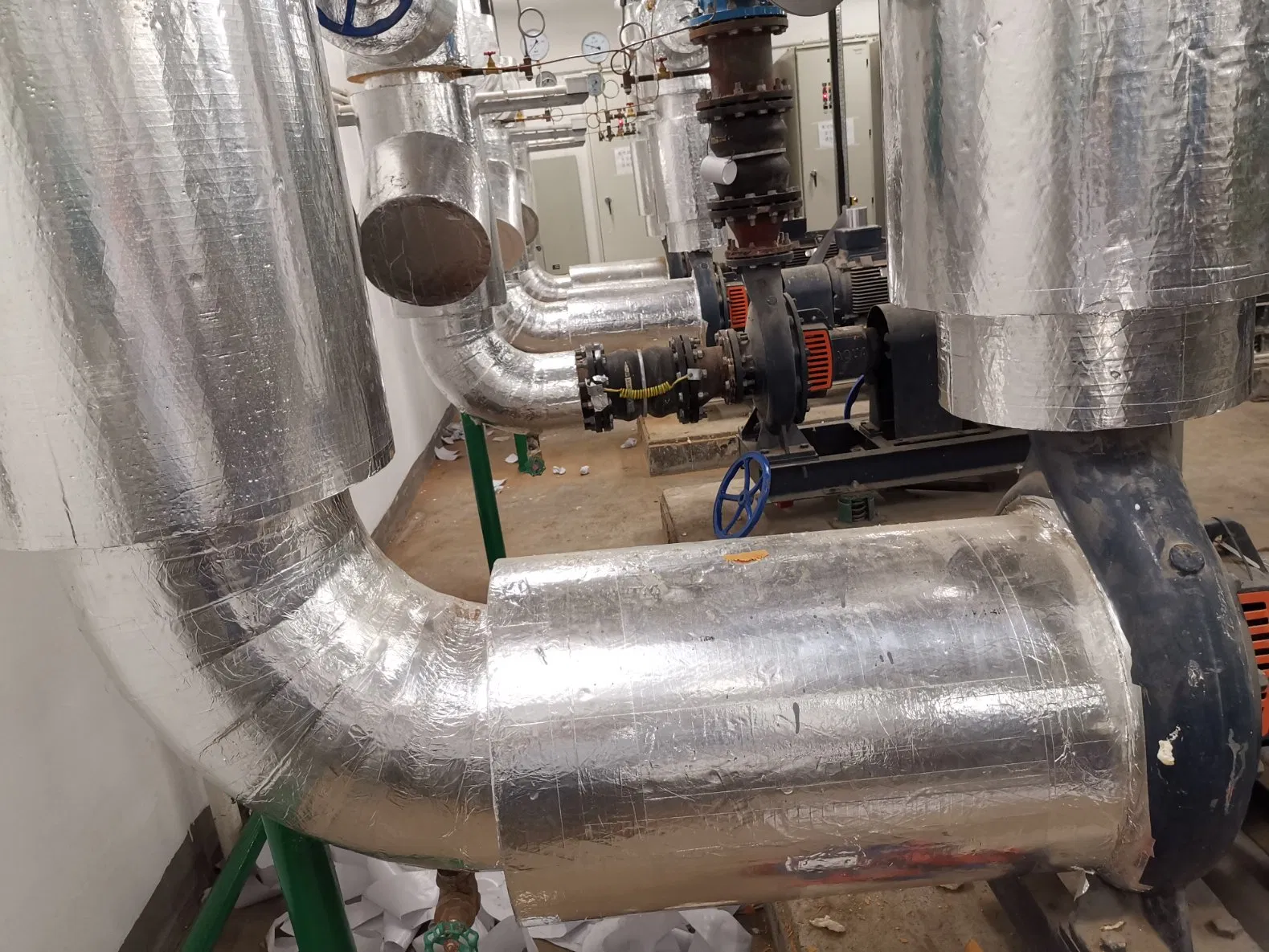 80-150 °C Refractoriness Phenolic Foam Pipe Tube Protected with Aluminum Foil