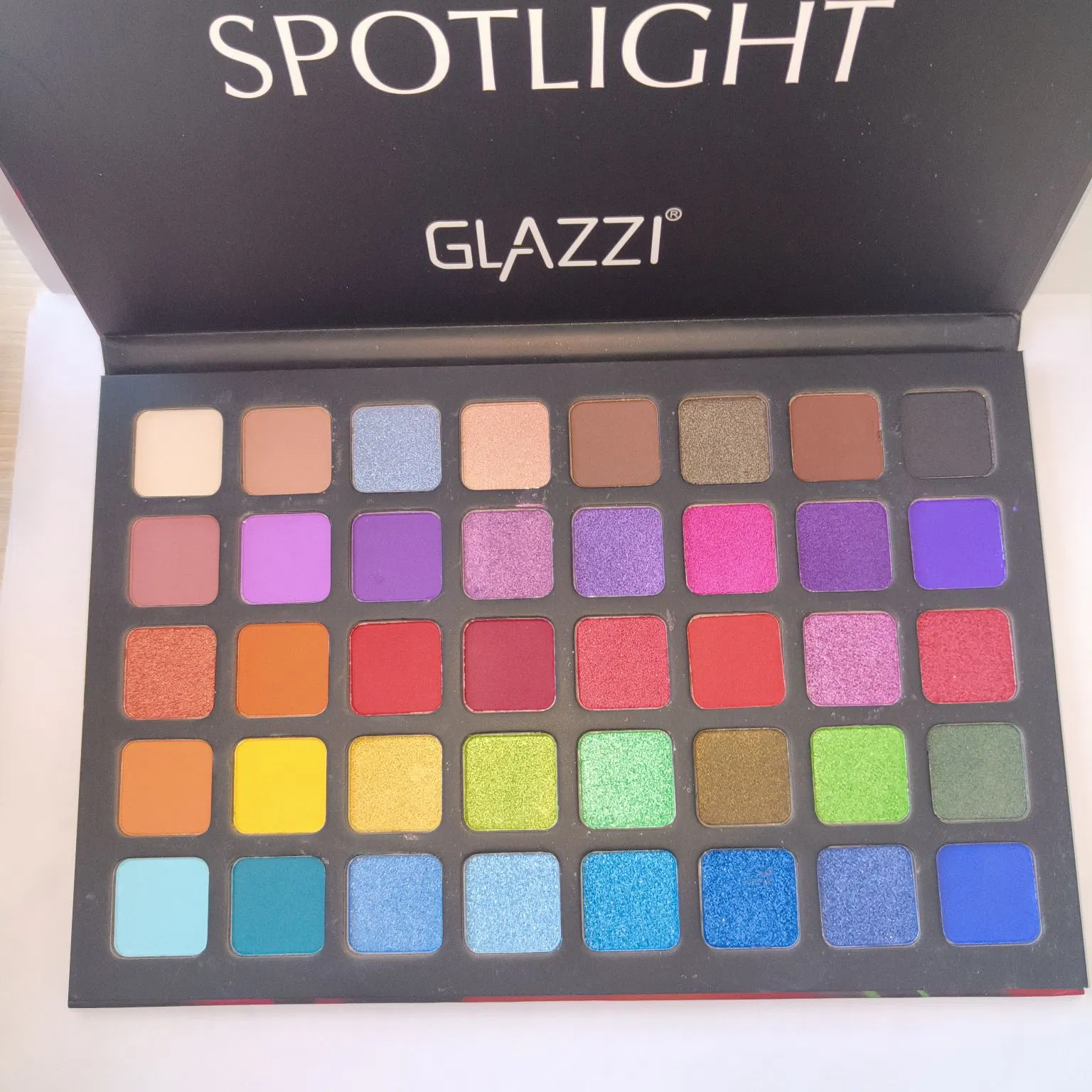 Vibrant Vegan Glitter Eyeshadow Palette with 40 High Pigment Shades