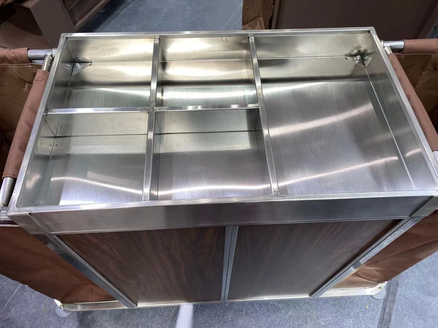 Premium Stainless Steel Service Trolley for Hotels and Restaurants