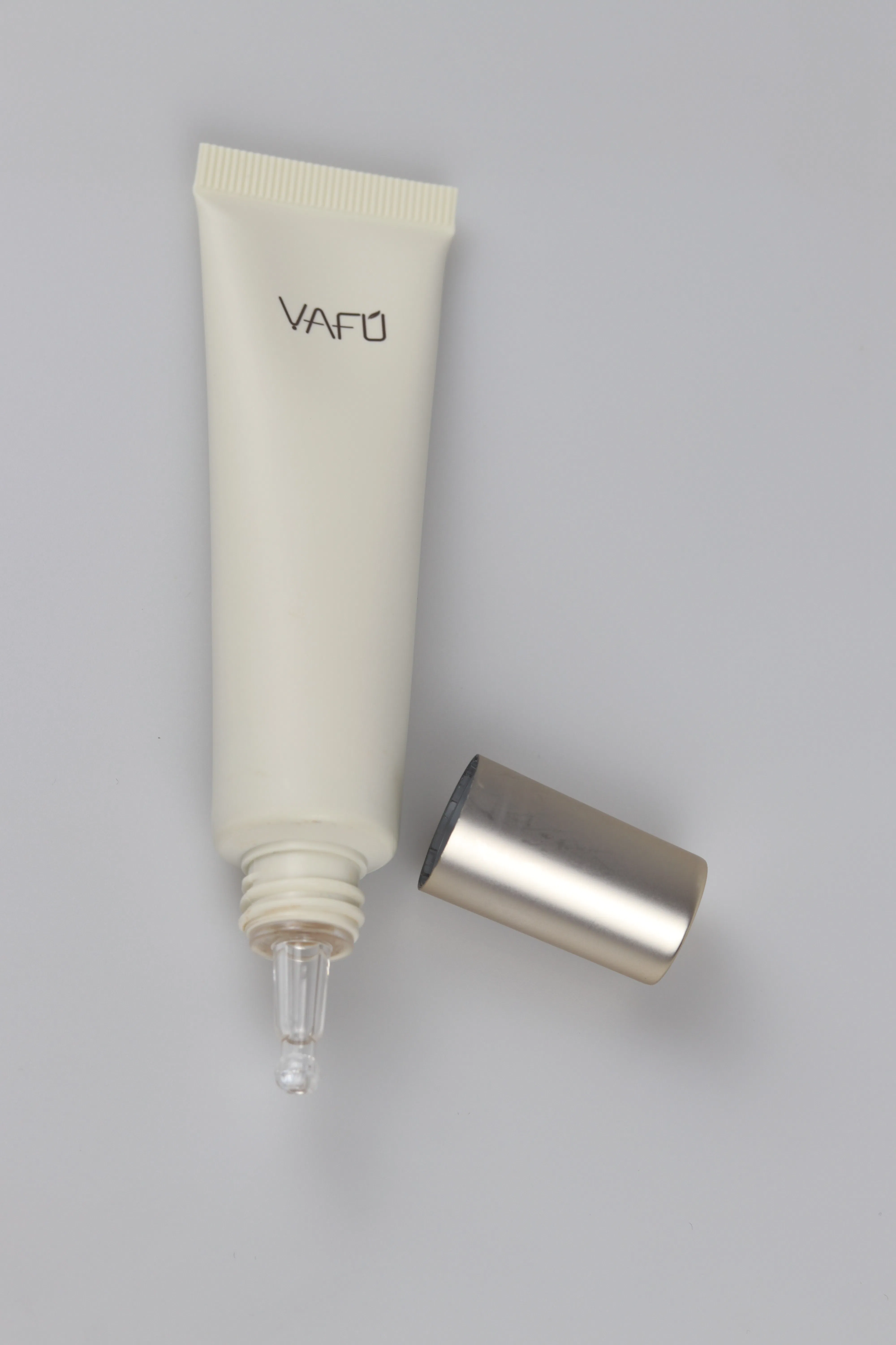 Long-Lasting Vegan Creamy Eyeshadow Base for All-Day Glam