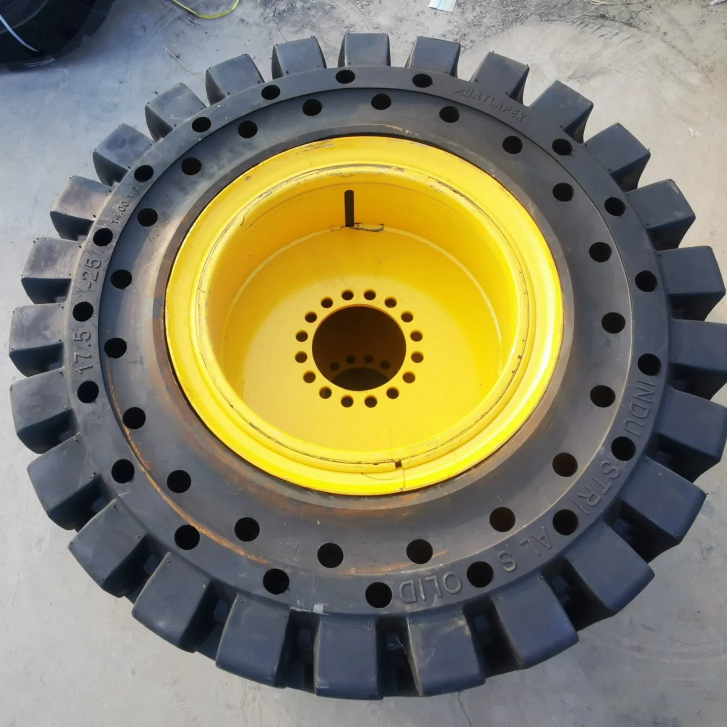 23.5-25 Industrial Solid OTR Tire for Forklift, Mining Truck and Wheel Loader