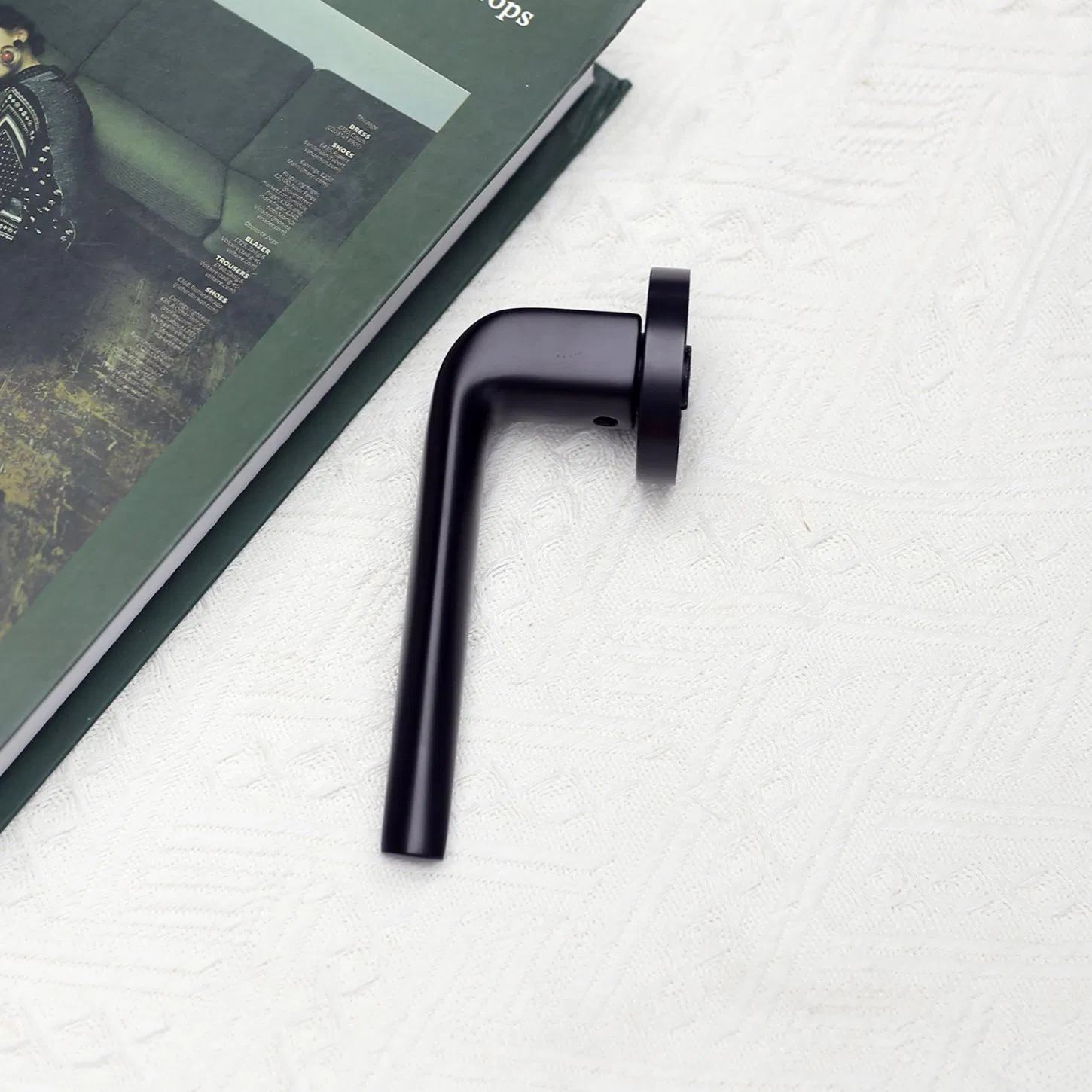 A3-296 Vaisite European Antique Style Elegant Zamak Exterior Door Lever Handle on Rosette