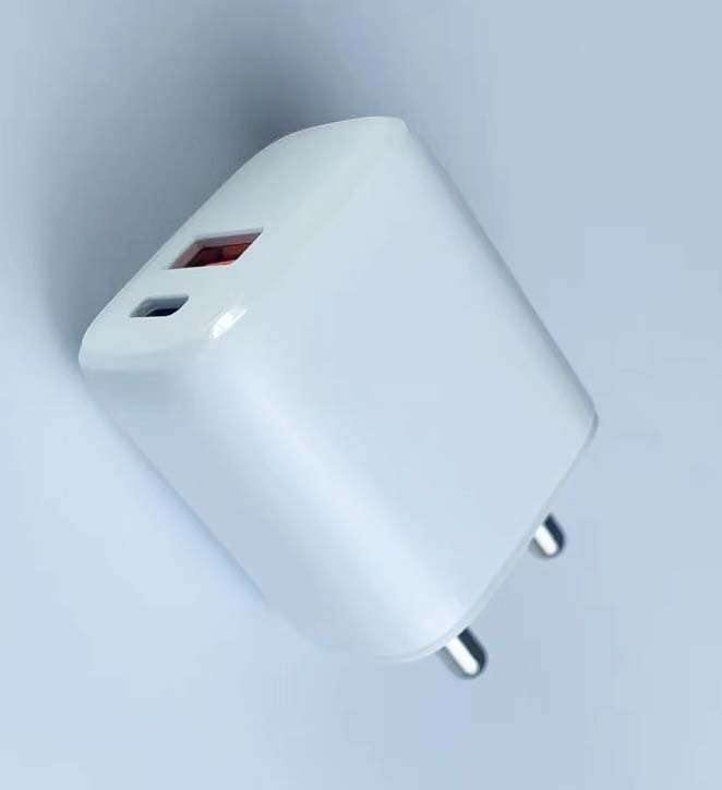 Pd 20W Pd Mobile Charger with CE RoHS