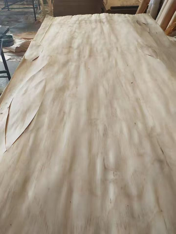 Premium Quality Pine Veneer Sheets for Plywood Manufacturing