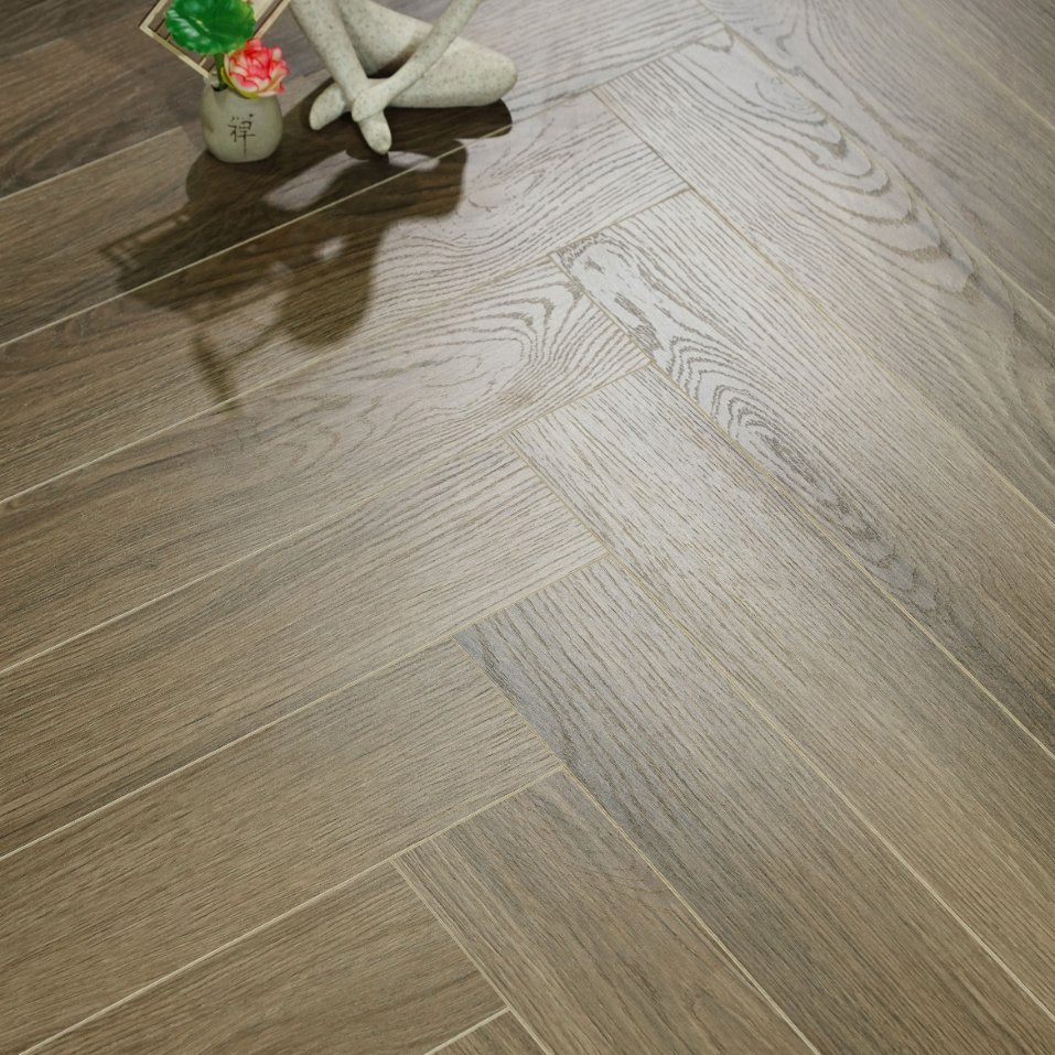 Customized Solid Wood Composite Flooring with Herringbone Pattern and Simple Wooden Flooring