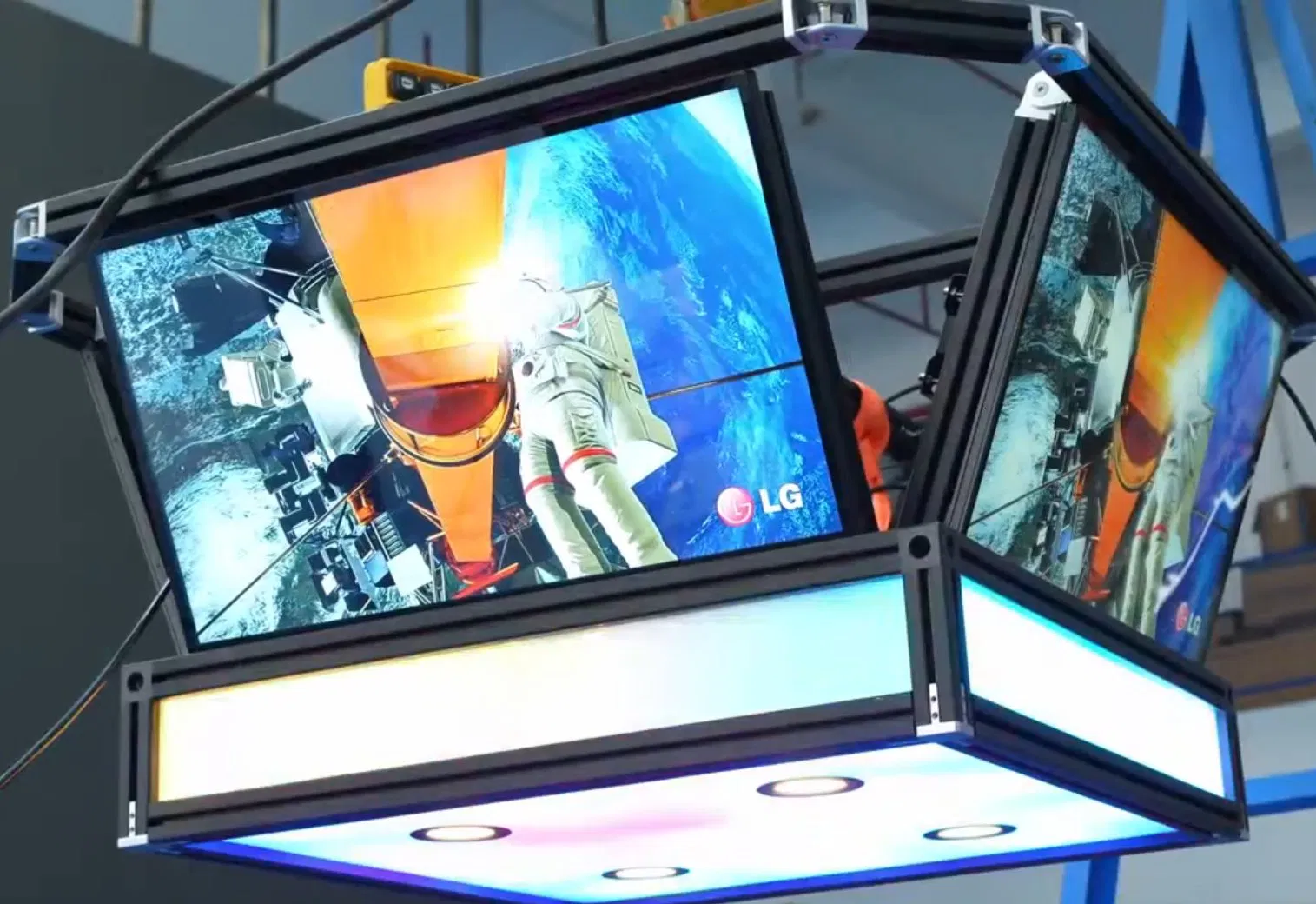 4sides 32inch LCD Screen Indoor Advertising Machine