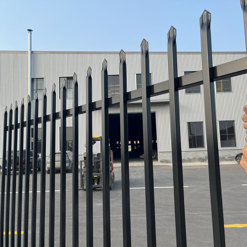 China Factory Heavy Duty Black Steel Garrison Security Fencing