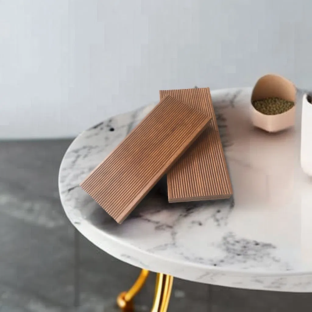 Бамбуковое покрытие для террас у бассейна