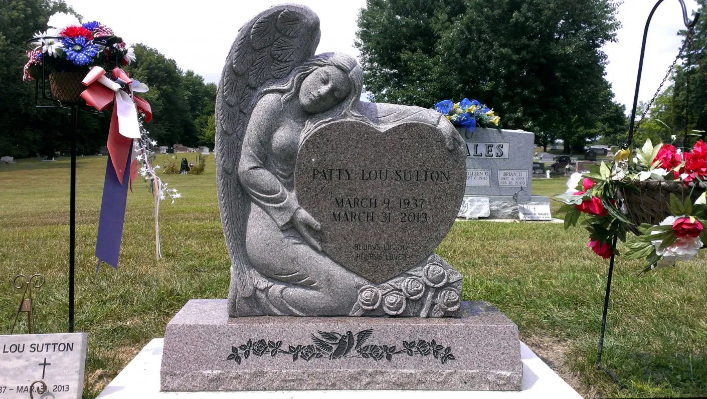 Heart Shaped Monument Cametery Granite Angel with Heart Upright Memorial