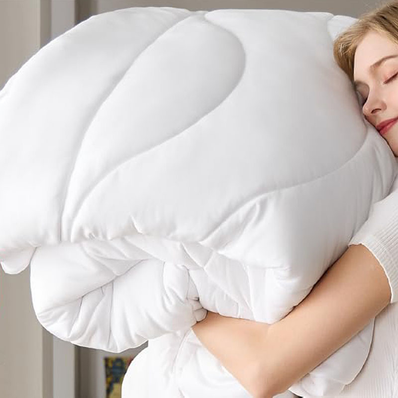 Custom Warm and Comfortable 100% Polyester Microfiber Wavy Quilted Mattress