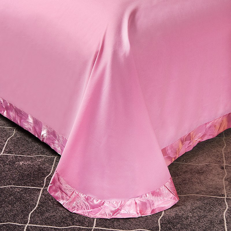 Jacquard Comforter Set 4 PCS Warm Polyester Fiber Pink Satin Bedding Sets