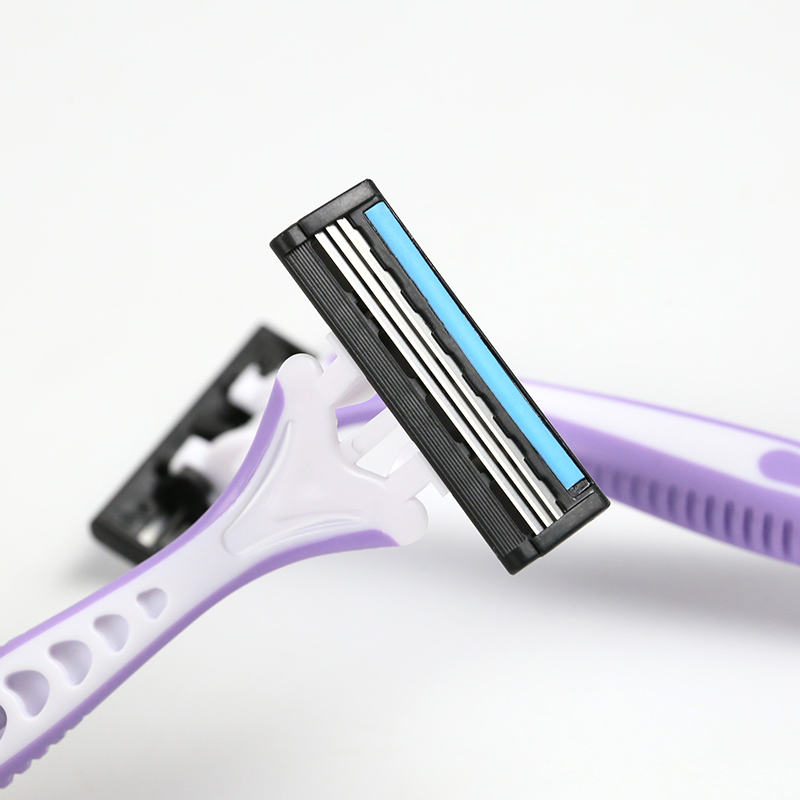 Premium Triple-Layer Blade Razor for Women's Smooth Skin