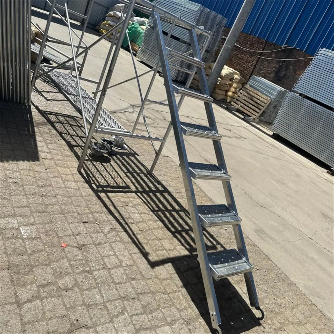 Construction Scaffold Climbing Ladder with Lock Hook Design