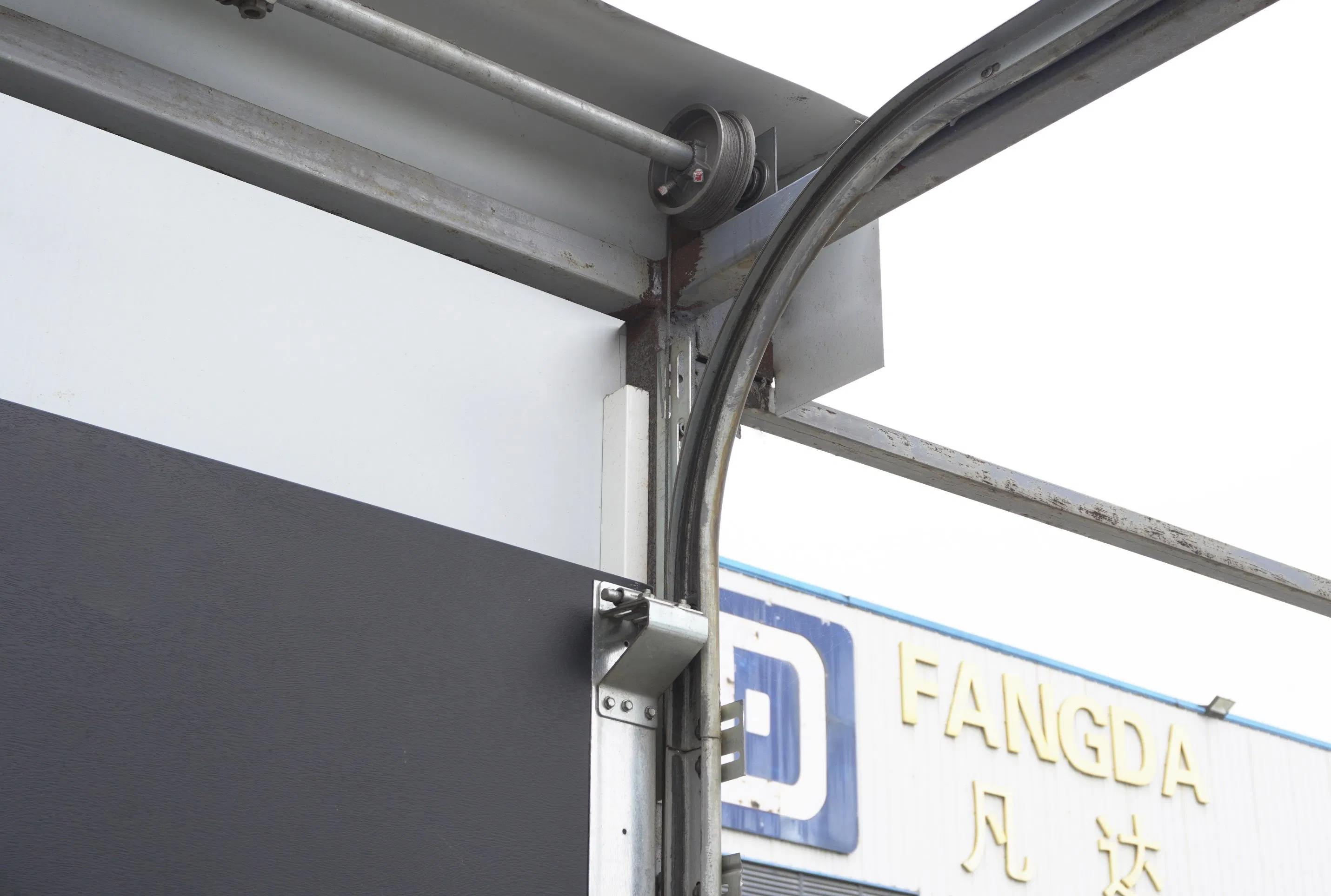 Modern Garage Door Smooth Sectional Panel Door for Houses