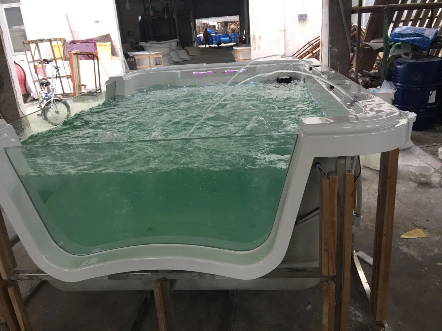 Детская акриловая ванна с гидромассажем и водопадом