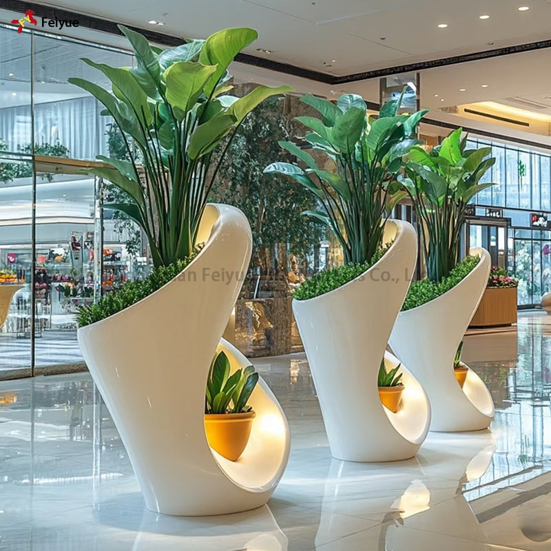 China Handmade White Planter Flower Fiberglass Vase for Mall Decoration