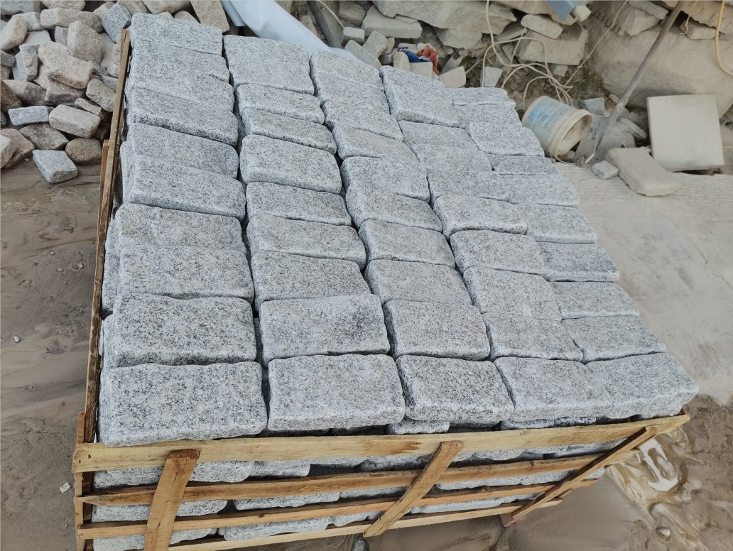 Tumbled Grey/Beige/Red/Black Granite Cobble Stone/Cubestones/Paving Stone for Outdoor