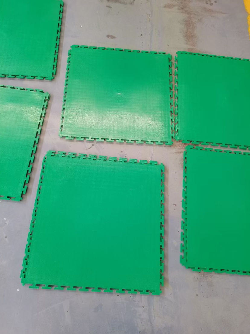 Пластиковая плитка для пола 500x500 мм, зеленая