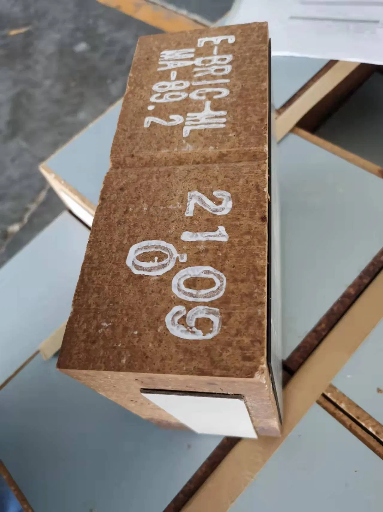 Магнезито-шпинельный огнеупорный кирпич для цементных печей