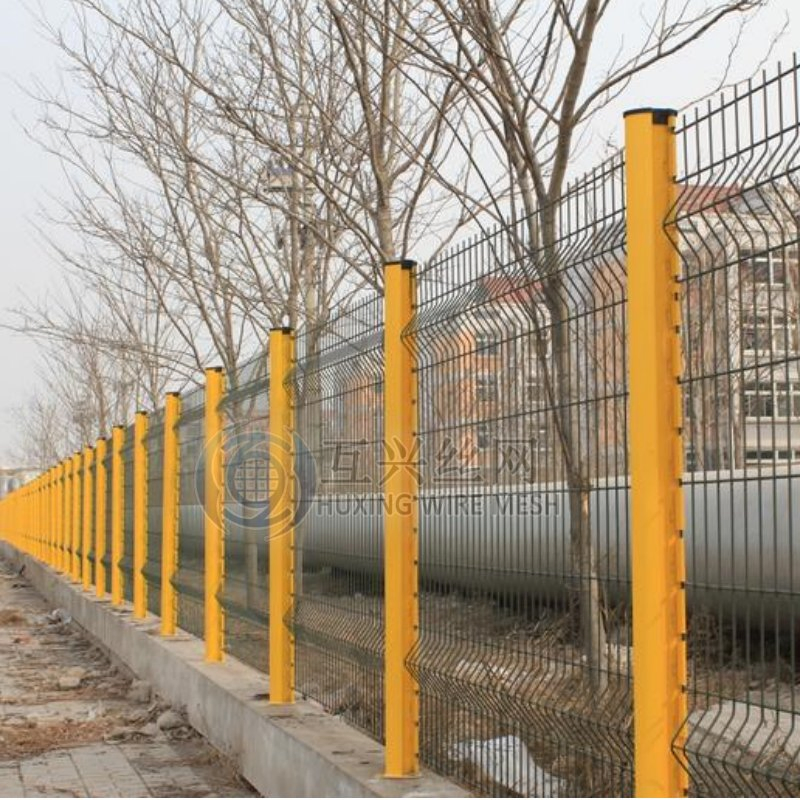 Peach Type Post PVC Spraying Curved Weld Steel Fencing Panel Safety Wire Mesh Fence for Construction Security