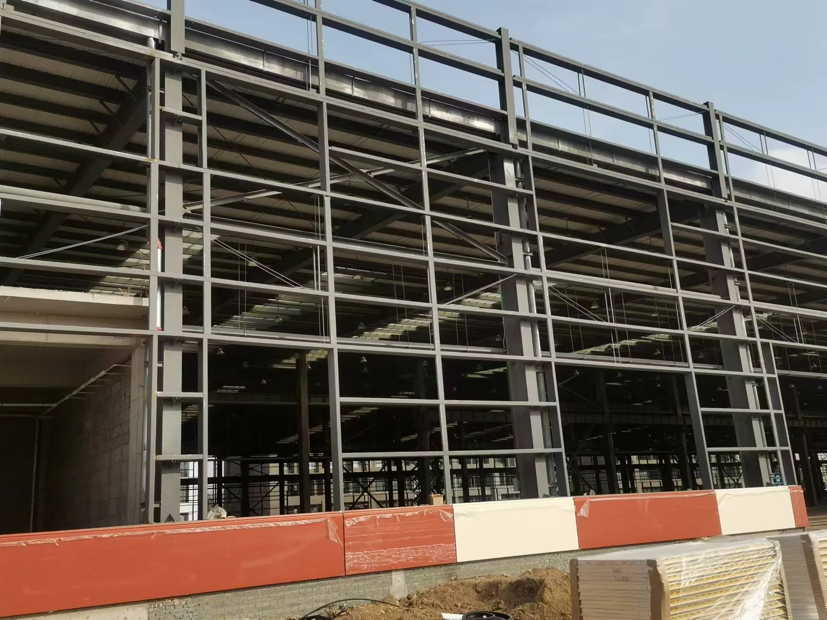 Durable Steel-Based Industrial Scaffolding Solutions\Accessible Steel Healthcare Facilities\Large Span Capabilities and Design Adaptability