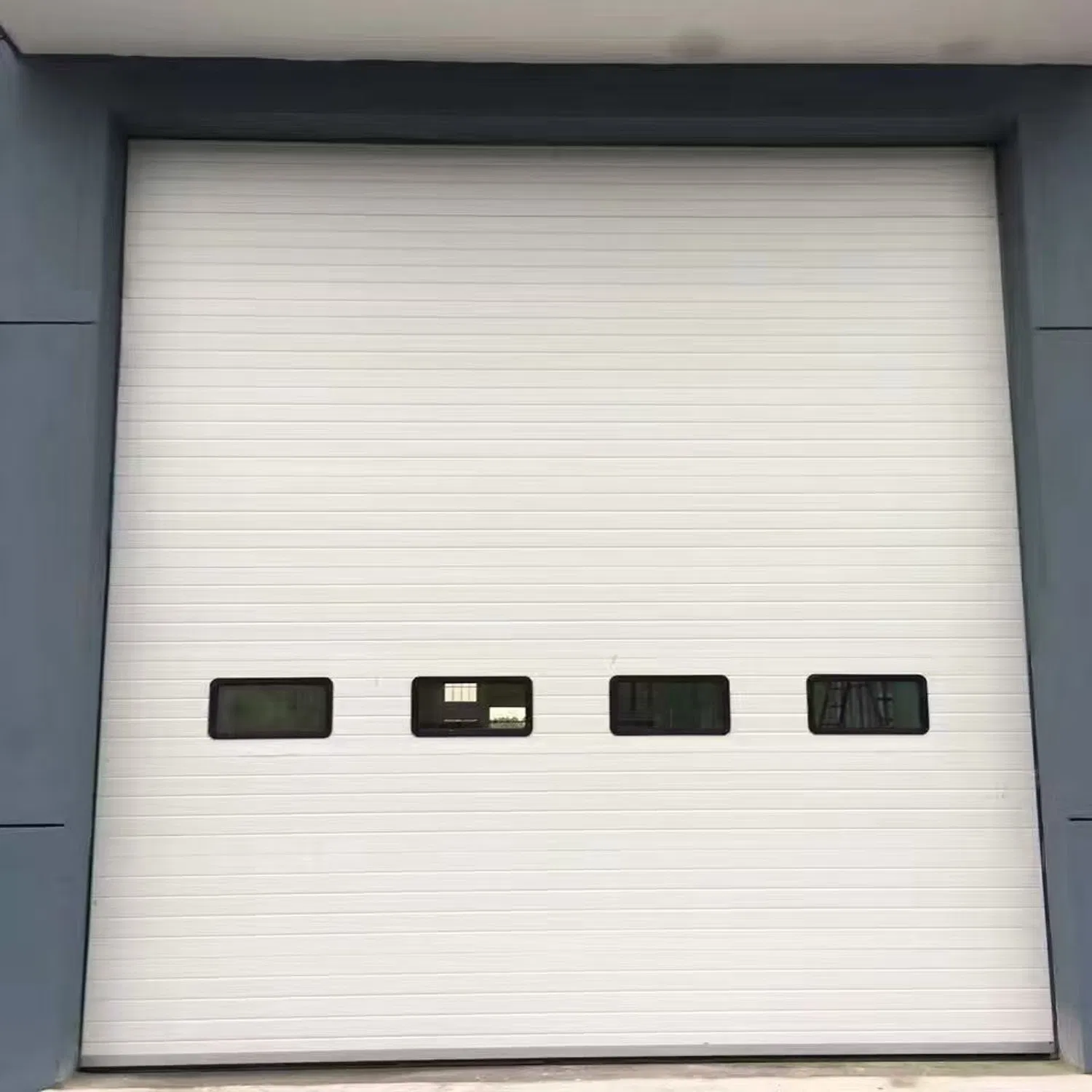 Mechanically Operated Steel Electric Insulated Roll up Folding Sectional Garage Door for Large Industrial Openings