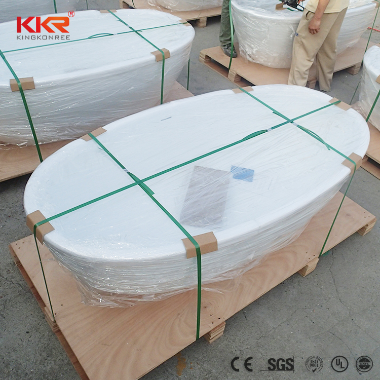 Угловая акриловая ванна матового белого цвета