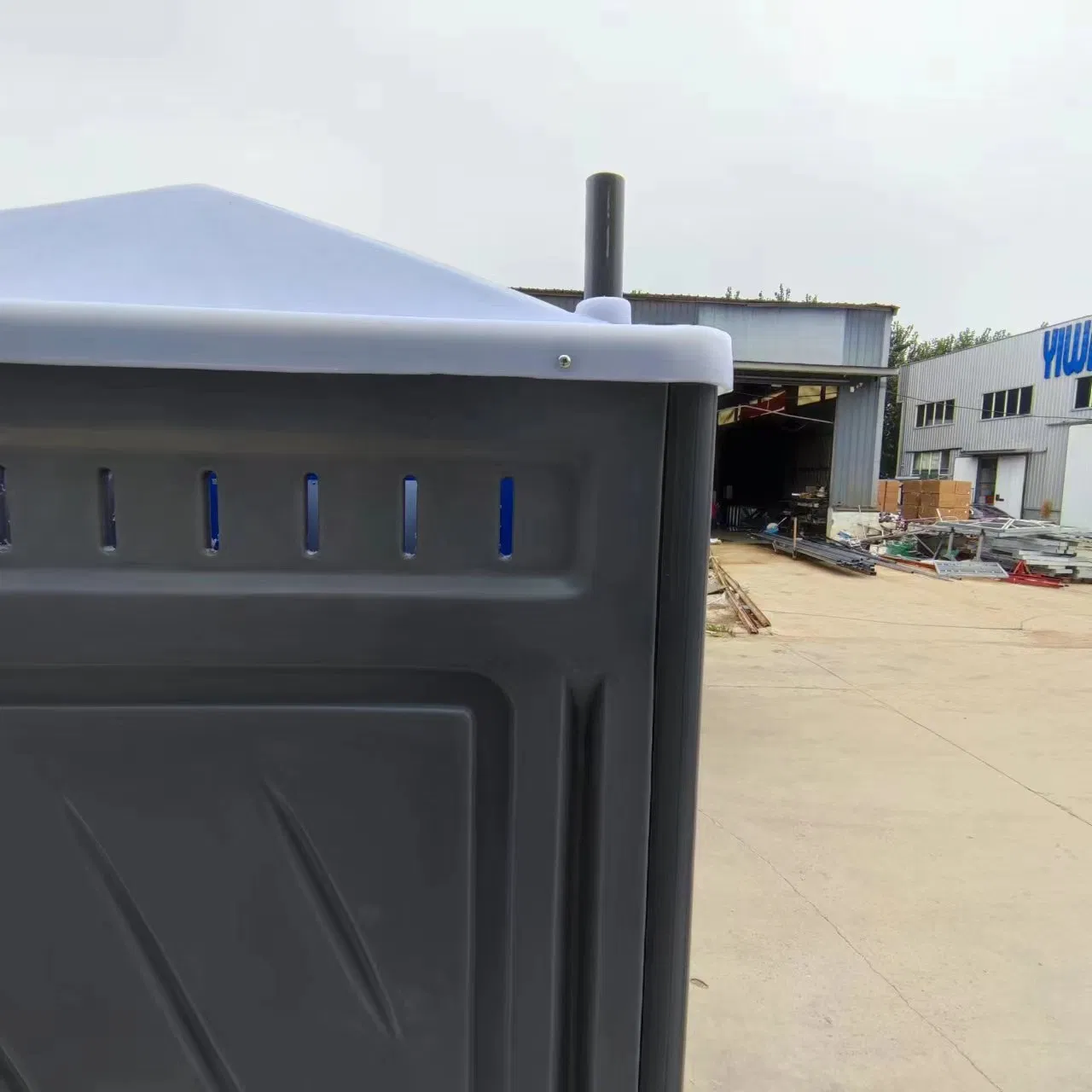 Direct Factory Chinese Manufacturer! Durable Rotomolded PE Toilet Seated Plastic Mobile Toilet Portable Outdoor Toilet