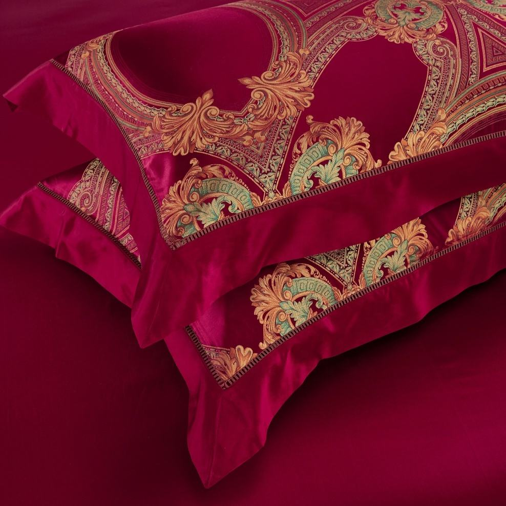 Four Seasons High Quality Home Textile Bed Sheet 100% Mulberry Silk Comfortable Duvet Cover Silky Pillowcase Red Bedding Set with Premium Fitted Sheet Supplier