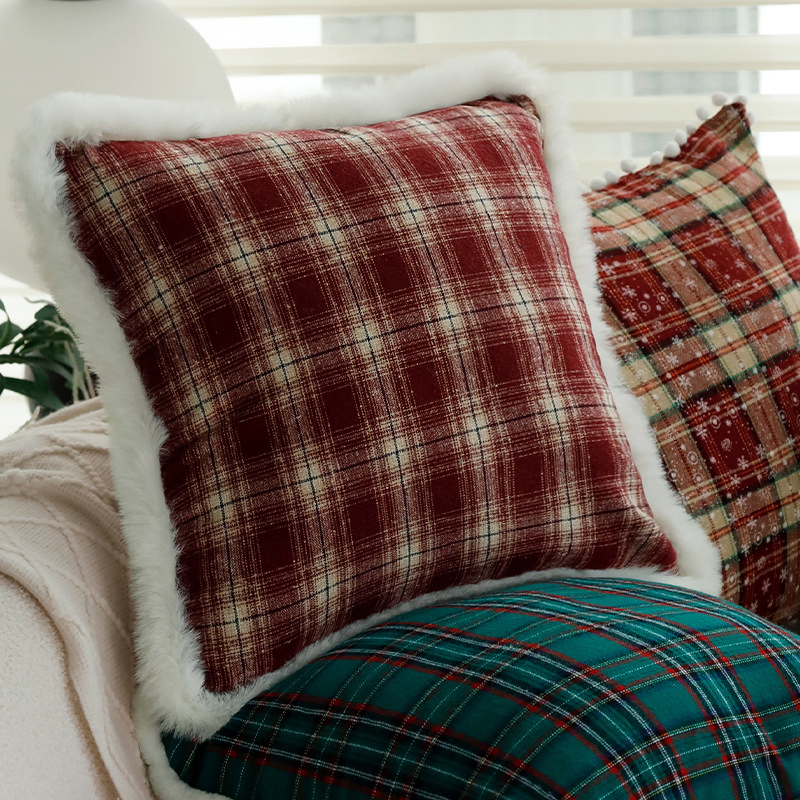 Dairui Holiday Plush Checkered Pillow Covers Christmas Decor Soft Sofa Cushions Warm Winter Throw Pillows for Home Wholesale