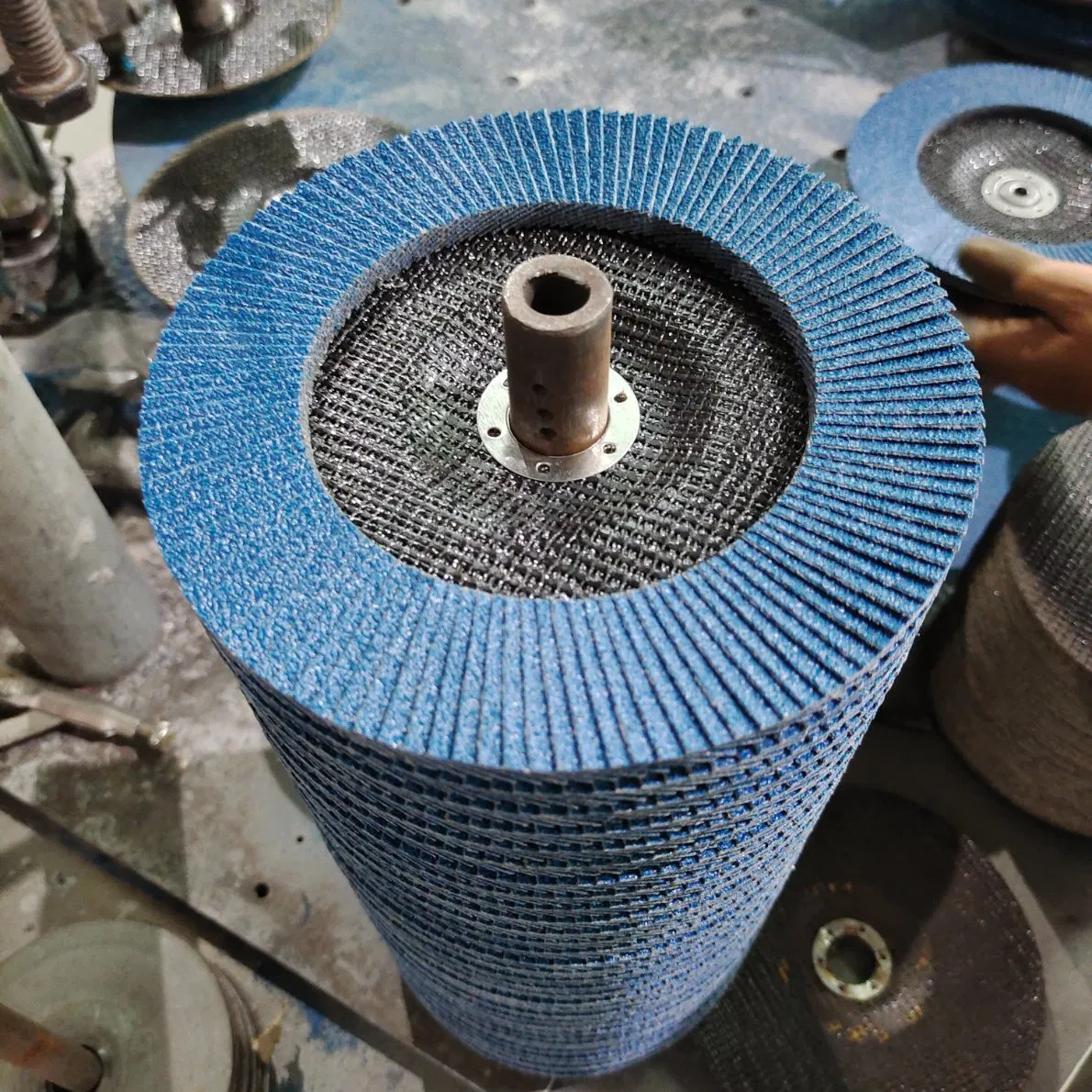 Лепестковый шлифовальный круг с втулкой