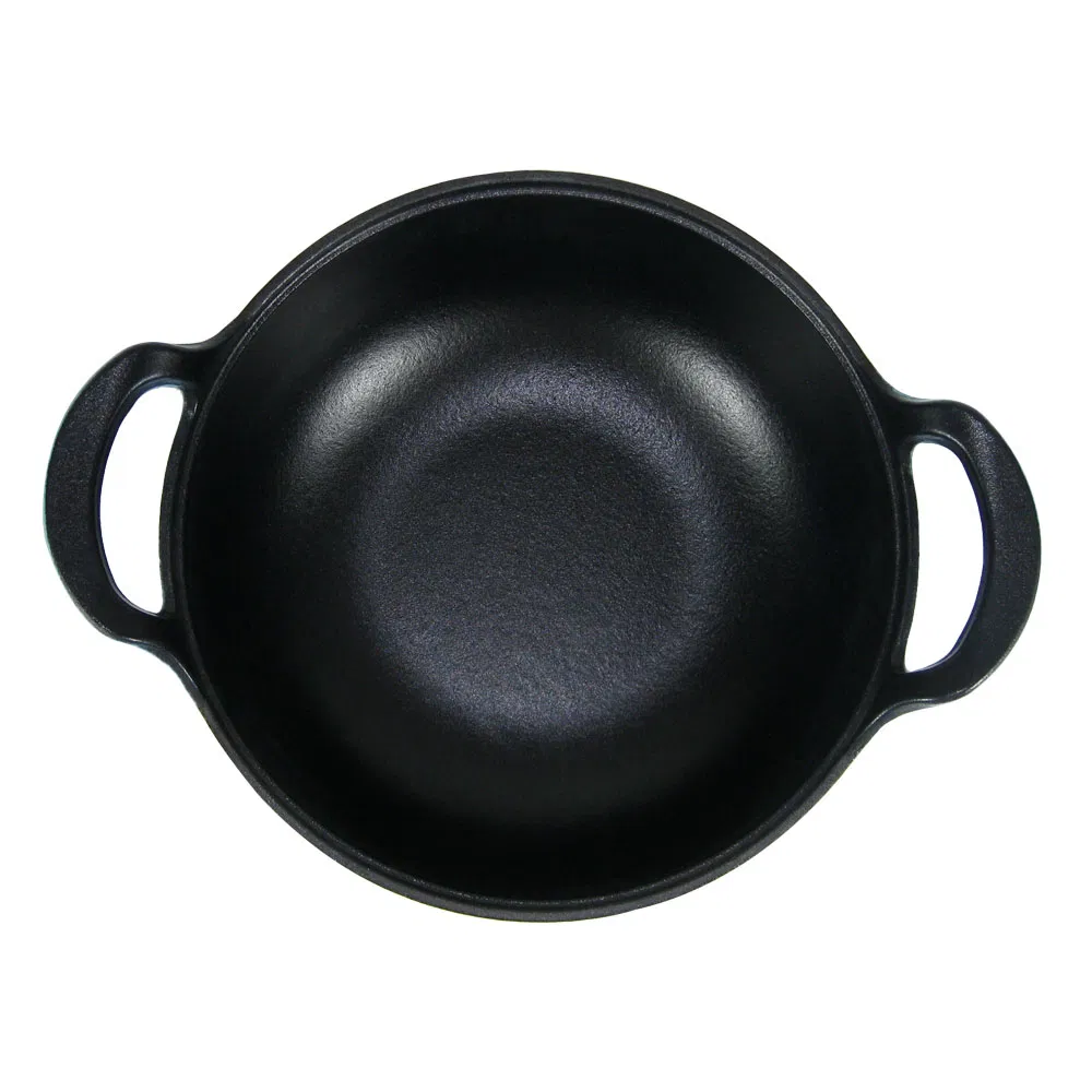 Чугунный вок с плоским дном и ручками