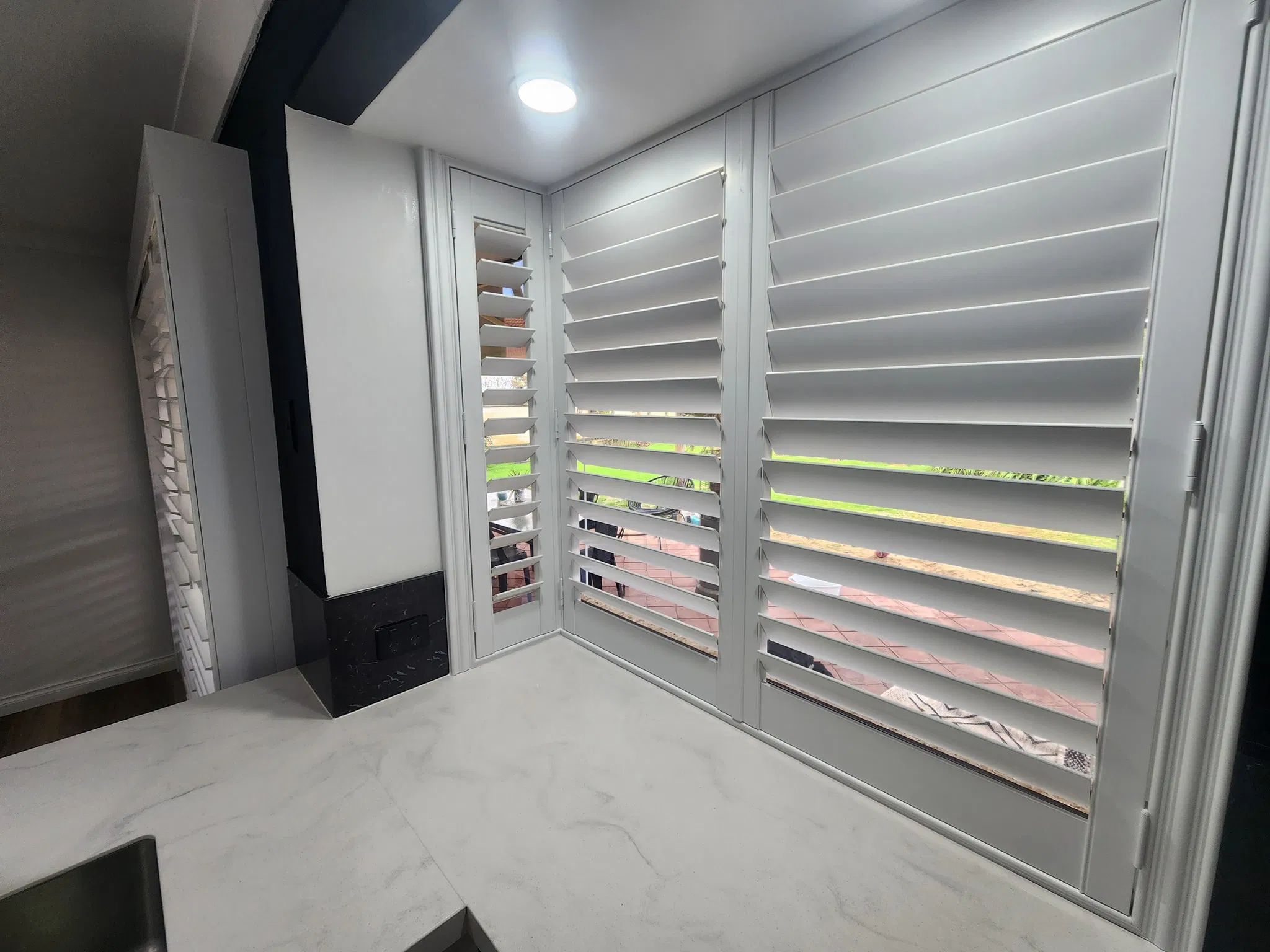 Durable PVC Plastic Blade Plantation Shutter Windows Blinds Shades Shutters Supplier