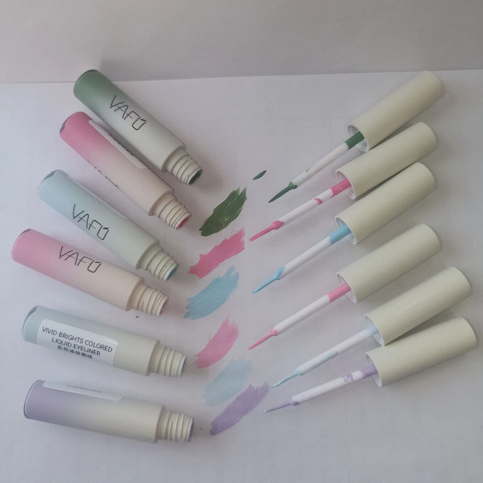 Glitter Liquid Eyeliner - Long-Lasting, Pigmented Colors for Stunning Eye Art